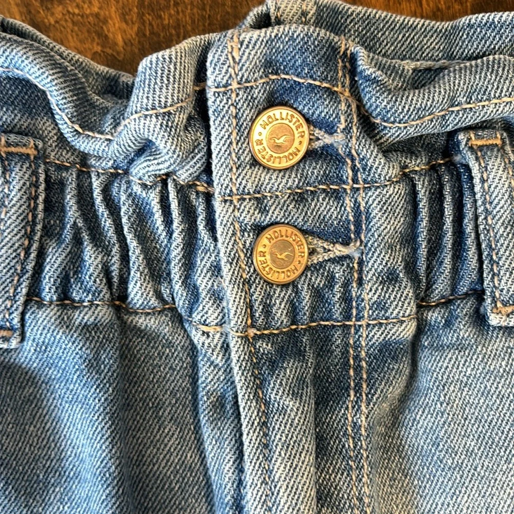 Hollister paper bag mom shorts. - Picture 4 of 6